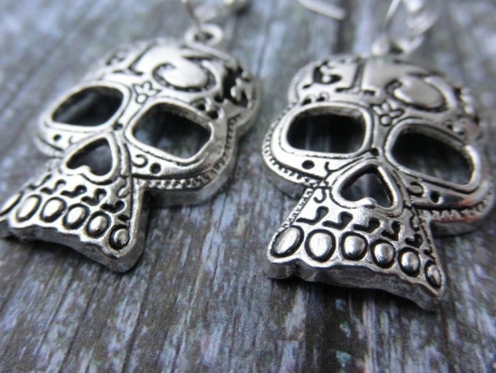 Skull Anhänger Ohrringe silberfarben Vintage Optik